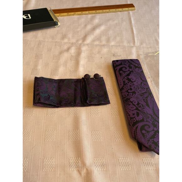 Barry Wang Four pc Matching Necktie / Pocket Square / 2 Cufflinks, Brand New - Picture 7 of 14